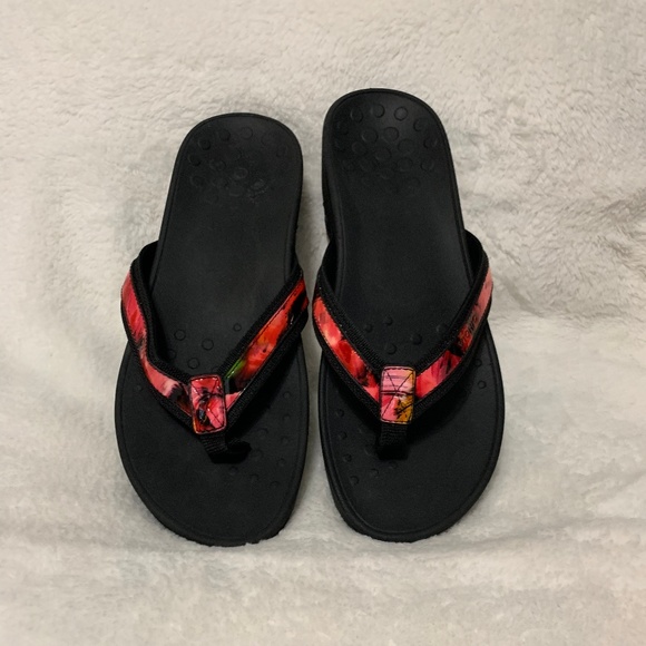 vionic high tide black floral